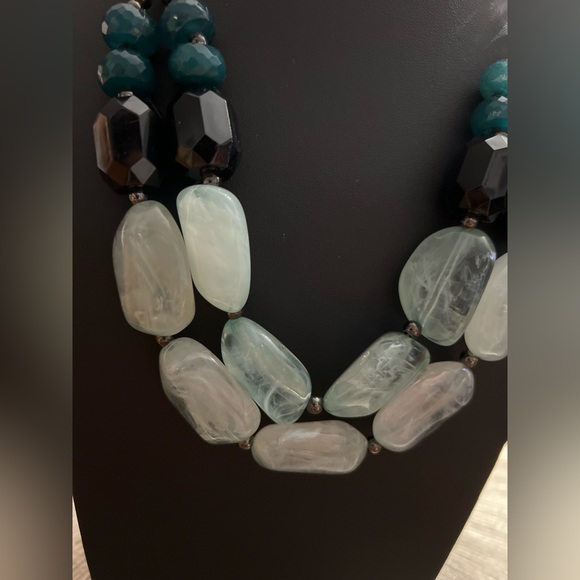 Beautiful Lucite necklace - Picture 5 of 7